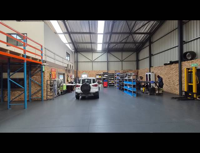 417M² WAREHOUSE TO LET IN BARTLETT
